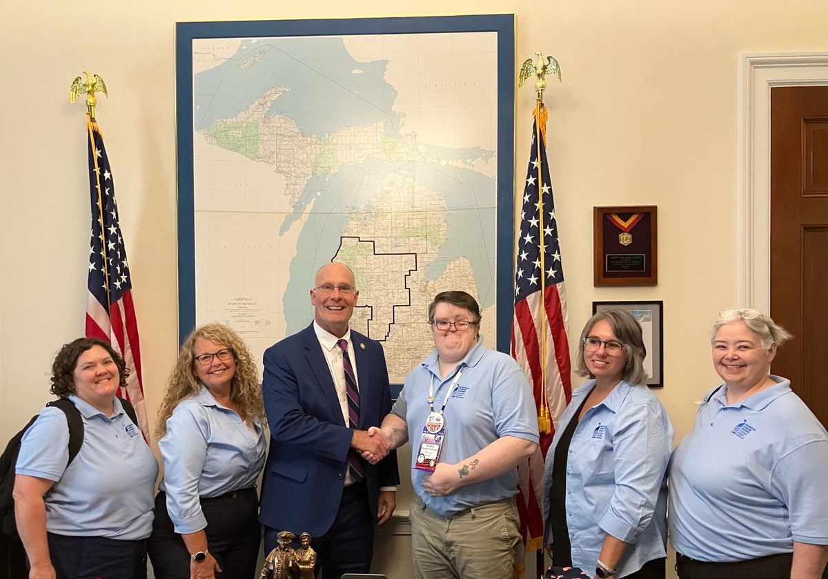 ACSCANMichigan's tweet photo. We had a great meeting with @RepMoolenaar on #CancerLobbyDay! Thank you for supporting funding for cancer research and prevention and making access to clinical trails a priority.
#MichiganFightsCancer #ACSCAN https://t.co/16FCO3mpSv