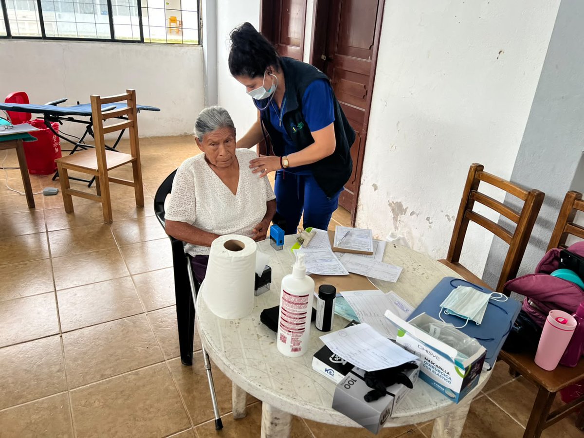 IESSNapo's tweet photo. #IESSenTerritorio 🩺| La brigada del Dispensario Juan Shiguango del Seguro Social Campesino llegó a la comunidad Porotoyacu.

Ofrecimos:
🔹Atención médica y odontológica
🔹Tamizaje de diabetes y pruebas VIH
🔹Charlas preventivas y entrega de medicamentos 💊 https://t.co/aVgxHaXu4t