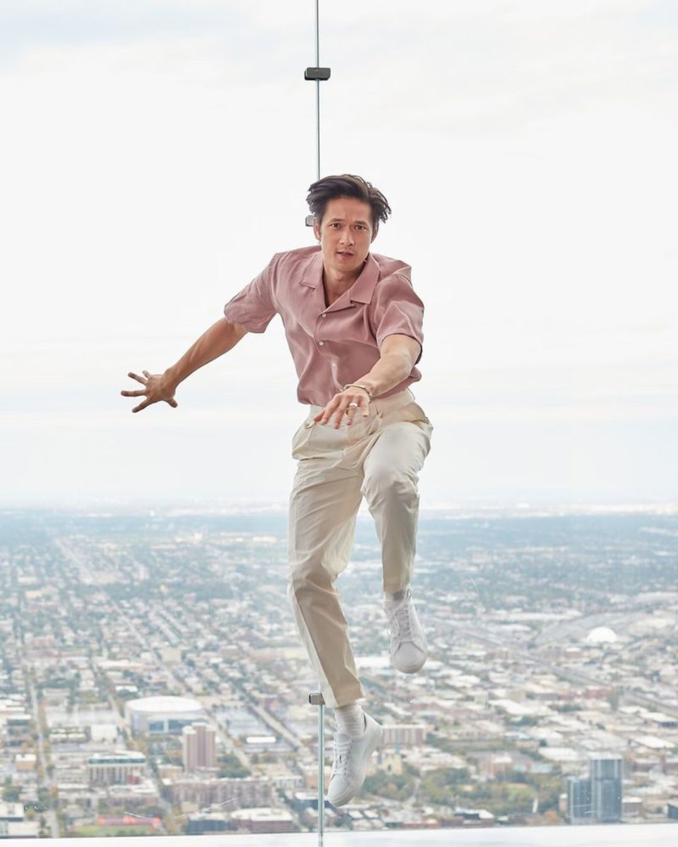 SkydeckChicago's tweet photo. From dancing in the sky to being a star in the ballroom, we know who we are cheering on tonight!🕺🏻✨

After seeing his moves on #TheLedge in 2021, we are so excited to watch @HarryShumJr take on @officialdwts this season! #SkydeckChicago https://t.co/TbCI90pfPH