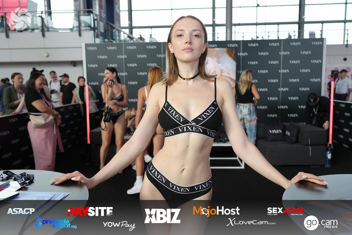 AlexVcasting's tweet photo. Our stars bringing a little Vixen, Blacked and Tushy energy to Amsterdam ✨🖤

From meeting fans at the @XBIZ conference to enjoying the parties, it’s always nice to see the community come together beyond the screen. https://t.co/RrL08x8ZDD
