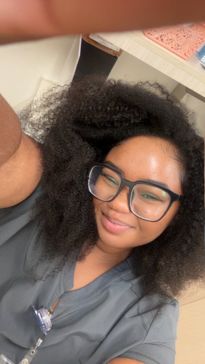 lil__mamii_'s tweet photo. 😘✨ forehead just GLEAMING 😂😭 https://t.co/B65r9OFkE3