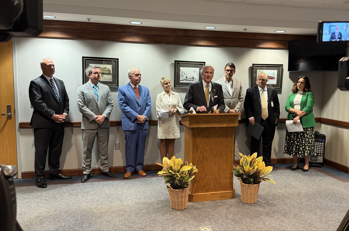 henrymcmaster's tweet photo. Today in Newberry, we announced $167 million in Rural Health Transformation Program grants to strengthen health care across rural South Carolina. These investments will ensure South Carolinians have access to quality care close to home. https://t.co/VRM6ikNgwO