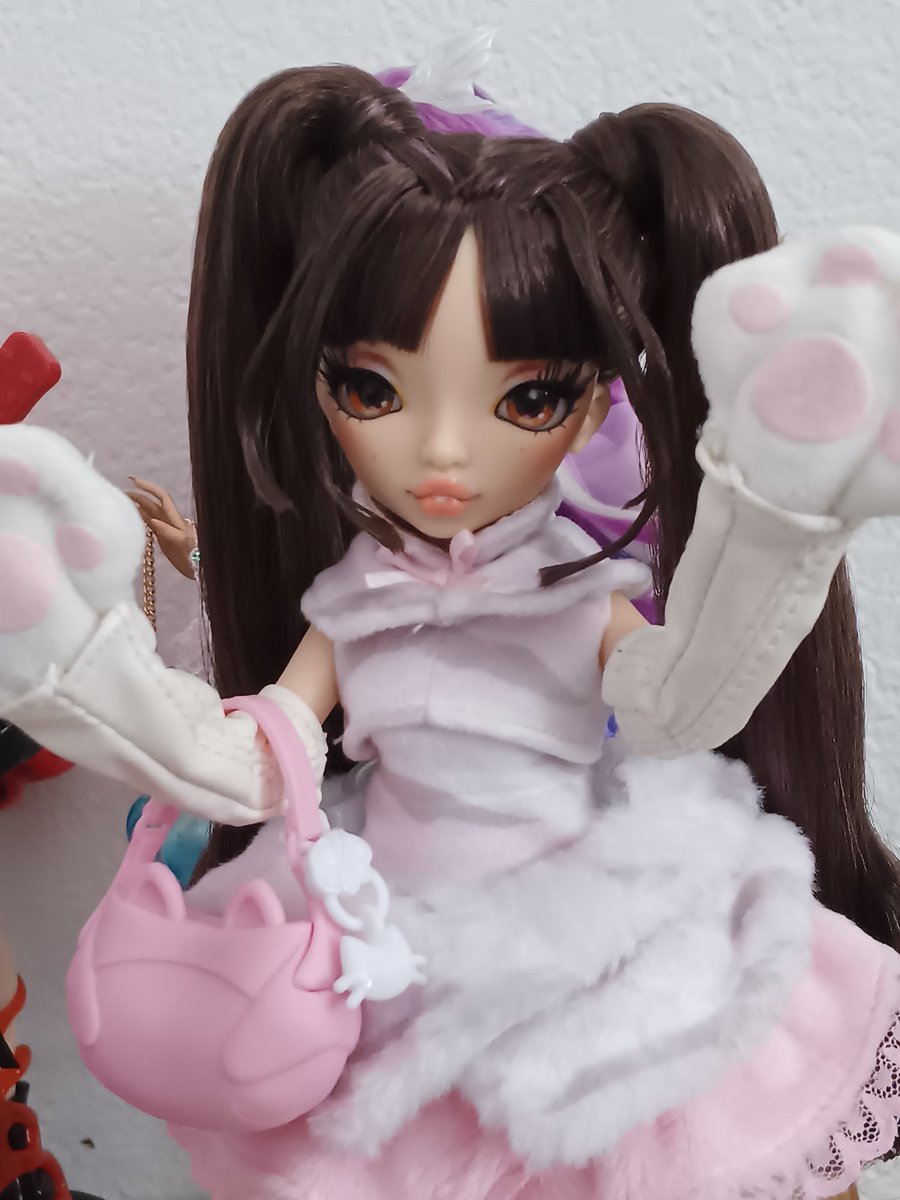 CureW1ng's tweet photo. @sparklingbee Mirror Mi winning the award for most photogenic dolls of all time https://t.co/7ZuMn68FiT