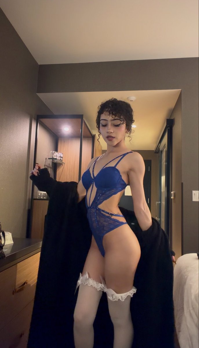 ivvyval's tweet photo. 💙blue balls💙 https://t.co/h6cXVo06VU