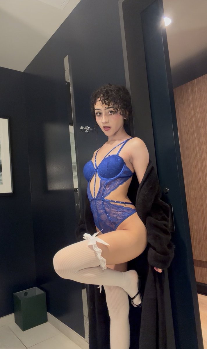 ivvyval's tweet photo. 💙blue balls💙 https://t.co/h6cXVo06VU