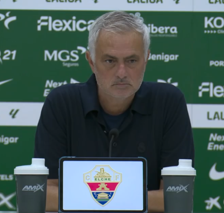 theMadridZone's tweet photo. 🚨 José Mourinho: "It's obvious that there's a problem.

We have 3, 4, 5 chances to kill the game off, and we do NOT do it.

EASY chances, and we do NOT take them.

And then the game suddenly goes from easy to very hard.

The bigger problem is that once they miss those chances, and they fail to kill off the game, they still play as if they killed off the game, and that everything is okay.

It is NOT okay."