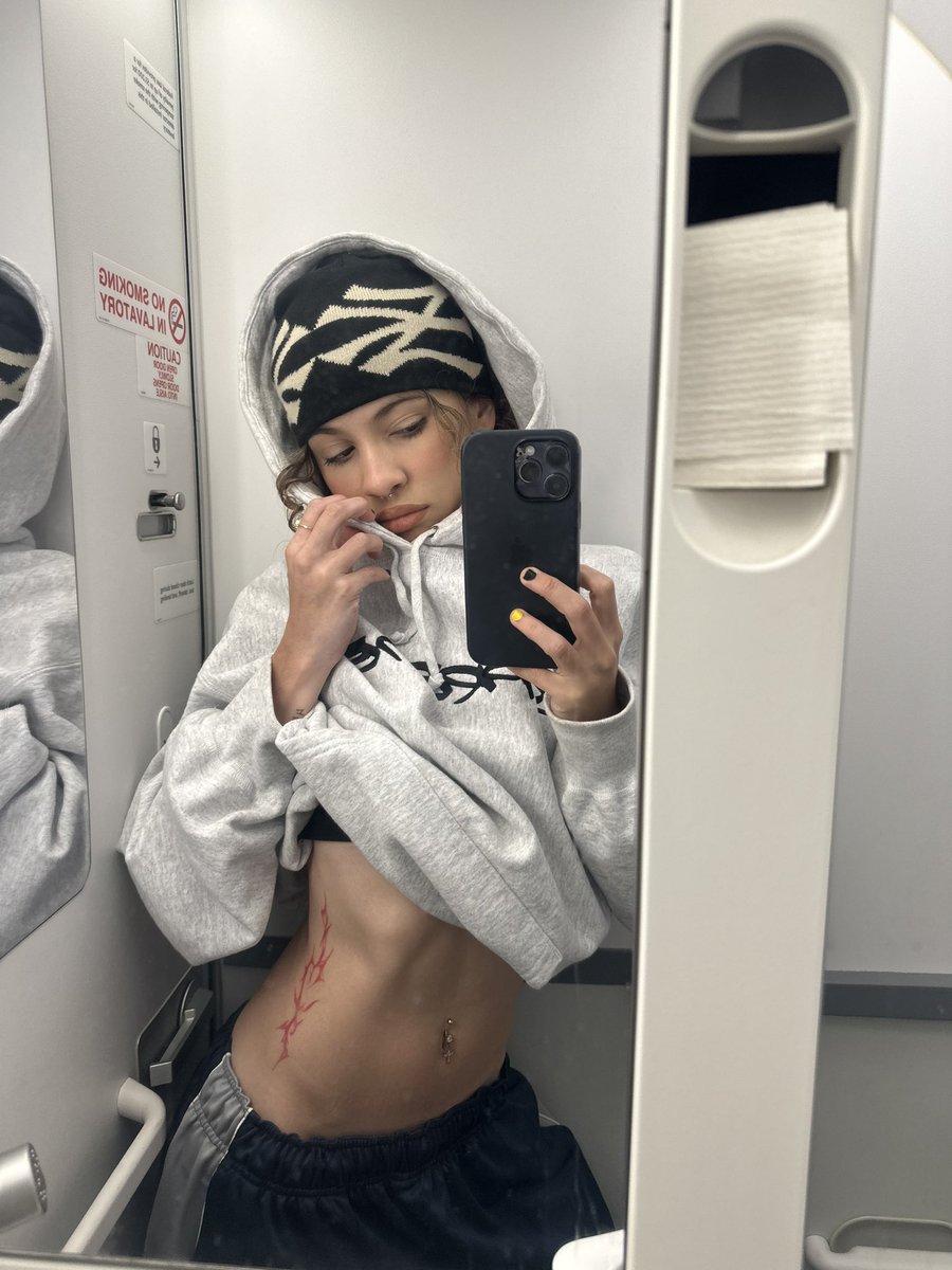 Meylle4life's tweet photo. no subía foto en el avión hace siglos https://t.co/anlrw5hJpR