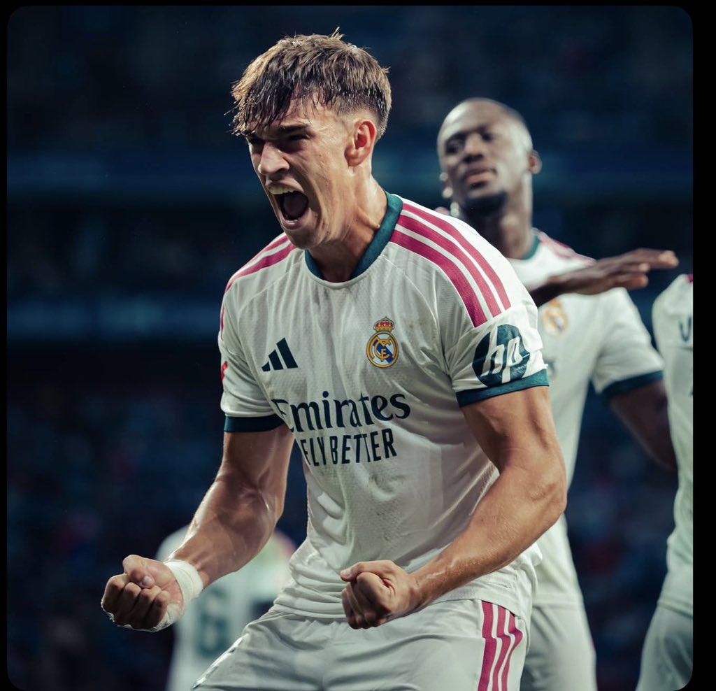 Grandsoncr7's tweet photo. Goals this season:

Carlos Espi - 2.        Albino Rashford - 0 https://t.co/aaO9kvhZ6s