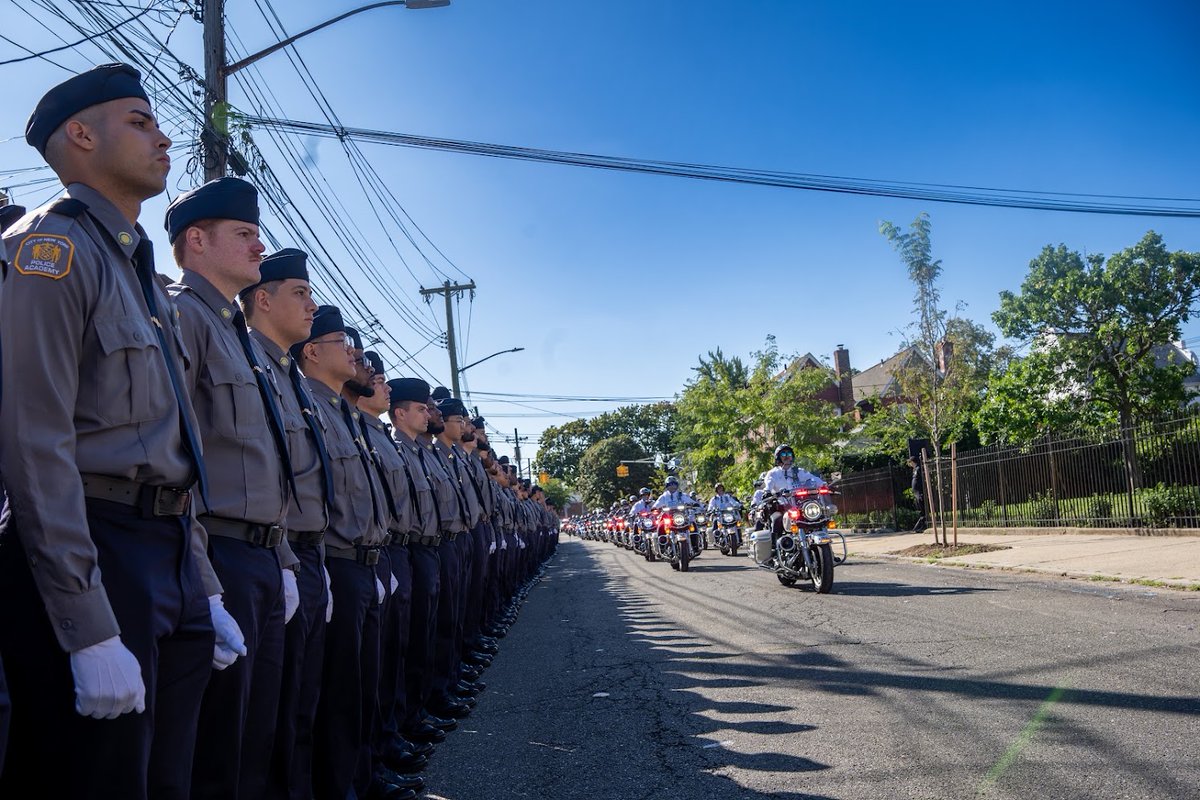 NYPDnews's tweet photo. Today, the NYPD came together to honor and remember Probationary Police Officer Kamir Lou-Barria. Kamir tragically passed away last week.

He was a committed recruit, ready to help his city and make a positive impact.

We will never forget him.  #FidelisAdMortem https://t.co/0bQBlbNvTB