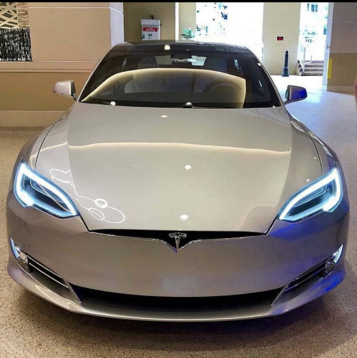 Teslarocketss's tweet photo. If Elon musk gives you free Tesla Car right now, would you accept?

A. Yes 
B. No

If yes send me a message https://t.co/2DGiqJsr6u
