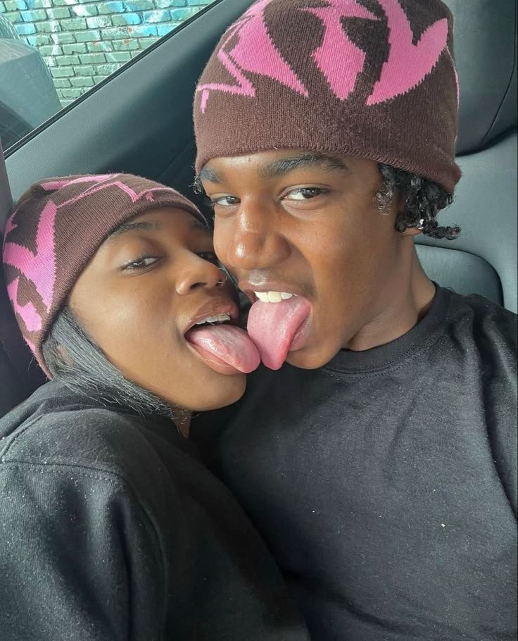 TrenchBabyaknc's tweet photo. How we suppose to be ❤️🍁 https://t.co/zjsJcM7XmE
