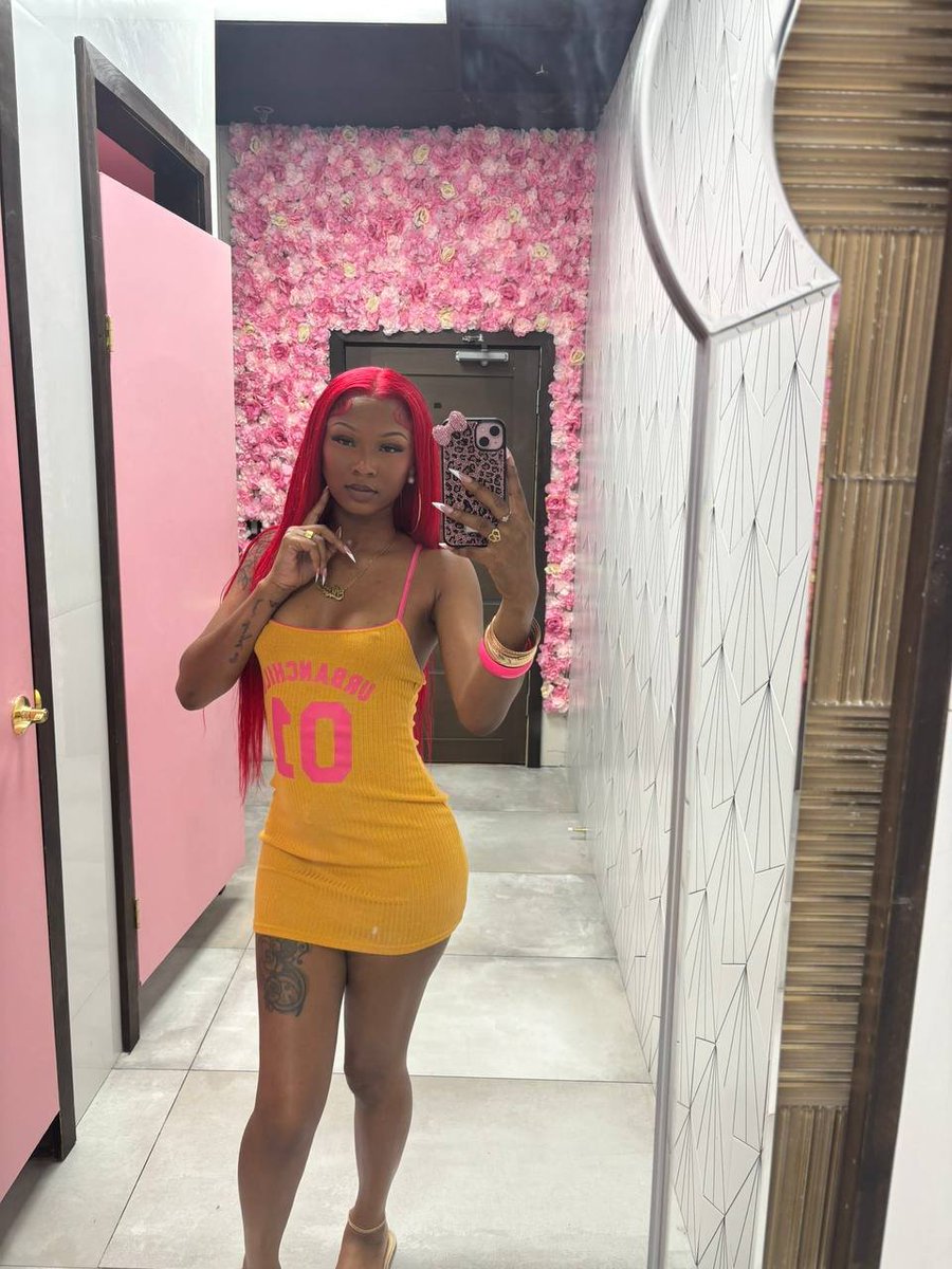 Valeria_B012's tweet photo. You so pretty bitch 😍🥰 https://t.co/t30ZgzTIYH