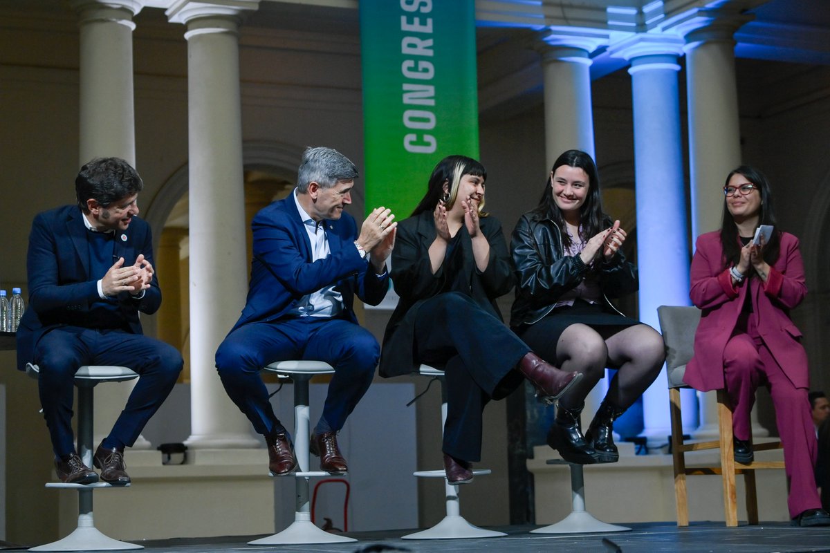 Kicillofok's tweet photo. En la víspera de los 50 años de la Noche de los Lápices, encontrarnos en el III Congreso Federal e Internacional de Juventudes tiene un valor especial porque los jóvenes son los protagonistas de las discusiones sobre el futuro y el país que queremos. https://t.co/rpURtaNsEL