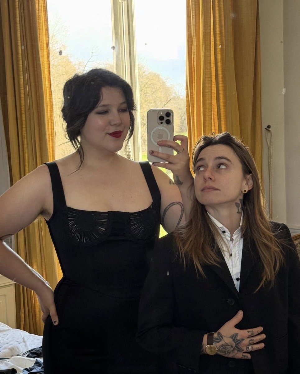 forverisafeelng's tweet photo. pov you show up to the most in love couple ever contest and they’re who you’re up against https://t.co/ebKnylgVx5