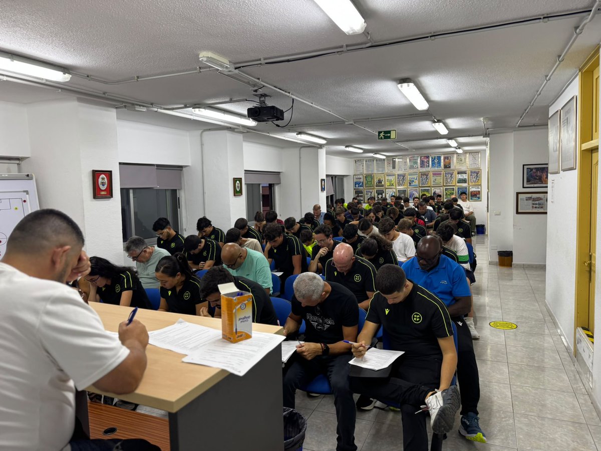 ctarfiflp's tweet photo. 📚⚽ Primer control técnico de fútbol y fútbol sala de la temporada

Árbitros, árbitras, asistentes e informadores de fútbol y fútbol sala del CTA FIFLP han realizado el primer control técnico de la temporada 2026/2027. https://t.co/e0ngjjiblT
