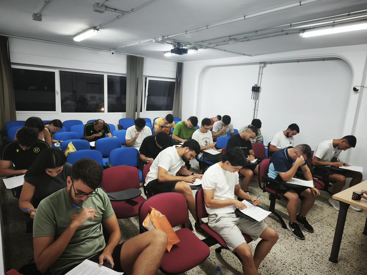 ctarfiflp's tweet photo. 📚⚽ Primer control técnico de fútbol y fútbol sala de la temporada

Árbitros, árbitras, asistentes e informadores de fútbol y fútbol sala del CTA FIFLP han realizado el primer control técnico de la temporada 2026/2027. https://t.co/e0ngjjiblT