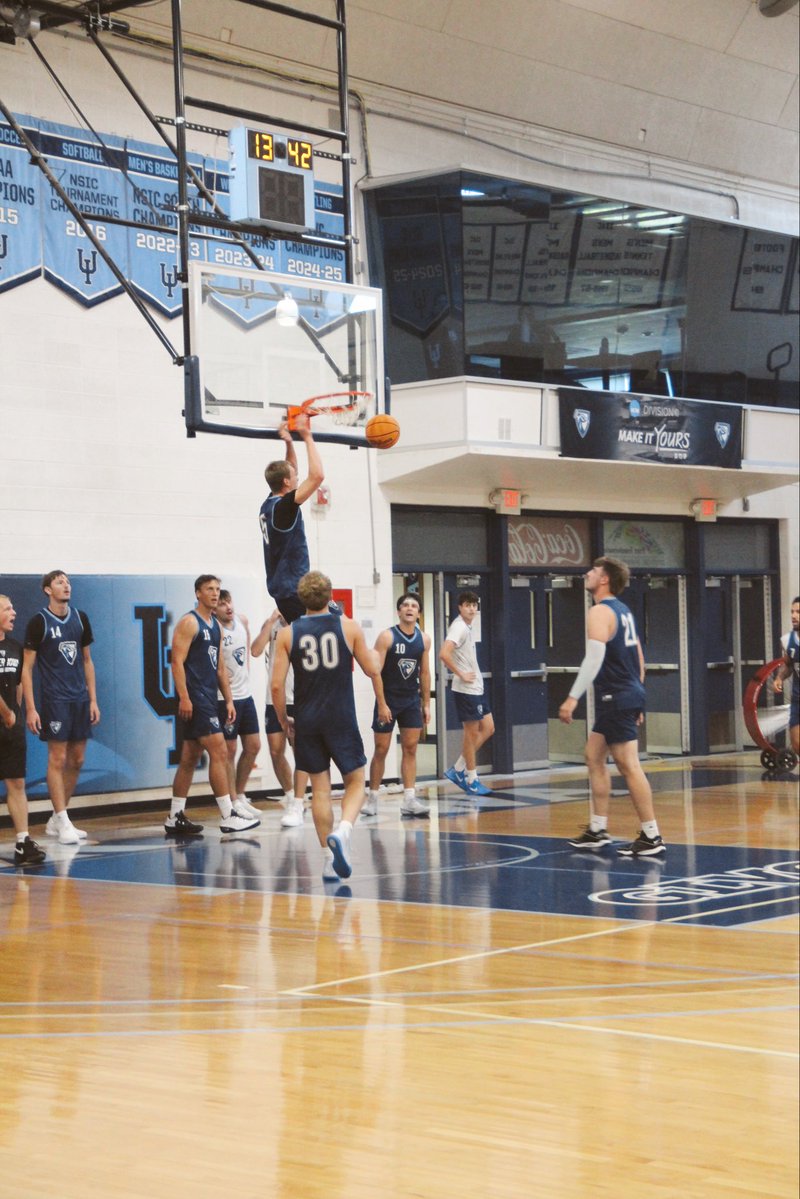 PeacockHoops's tweet photo. ONE TEAM. ONE GOAL. 🦚

#FeathersUp https://t.co/8Lp771fWGI