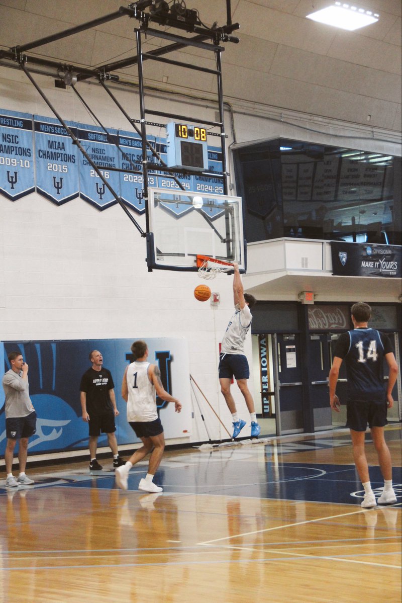 PeacockHoops's tweet photo. ONE TEAM. ONE GOAL. 🦚

#FeathersUp https://t.co/8Lp771fWGI