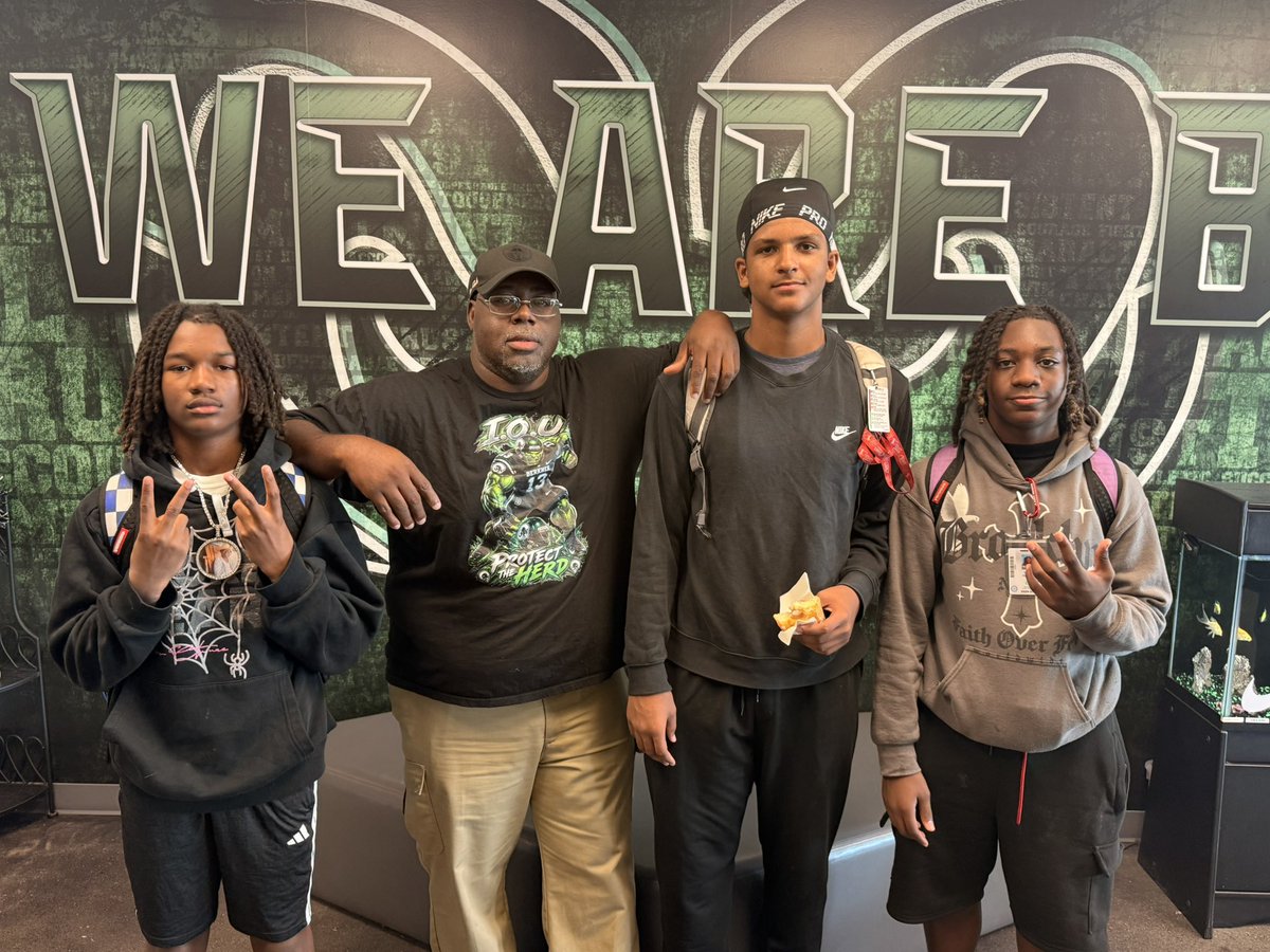 BERKNERFOOTBALL's tweet photo. Thank you to our Berkner Football Dads and father figures for bringing donuts for the guys this morning! We appreciate the way you show up, pour into our young men, and support our program!

#ProtectTheBrand | #HERD | #IOU | #BAM https://t.co/F6vNdIcm2f