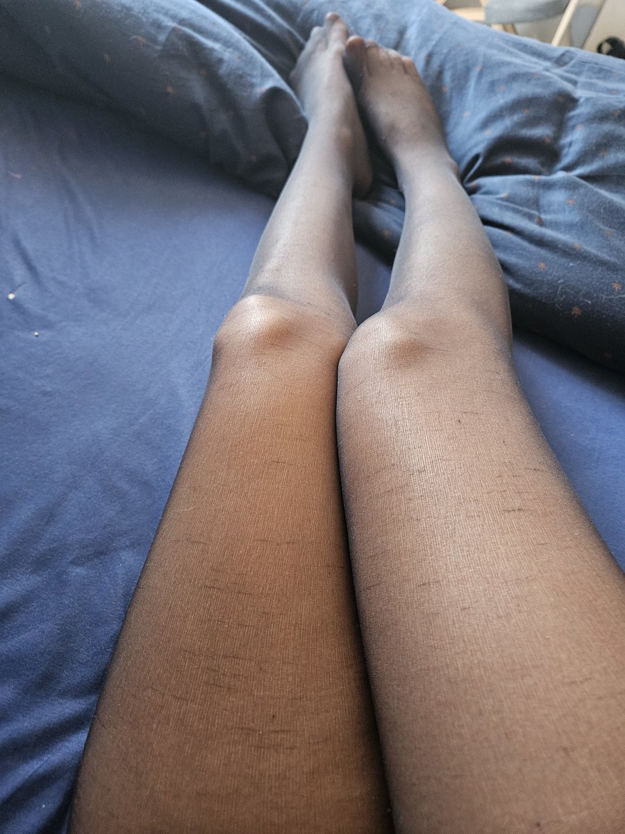 feetharmo1y's tweet photo. Qui veut s'en occuper ?🥰
#pieds #fétichiste #collants https://t.co/L7zrkJi1Qe