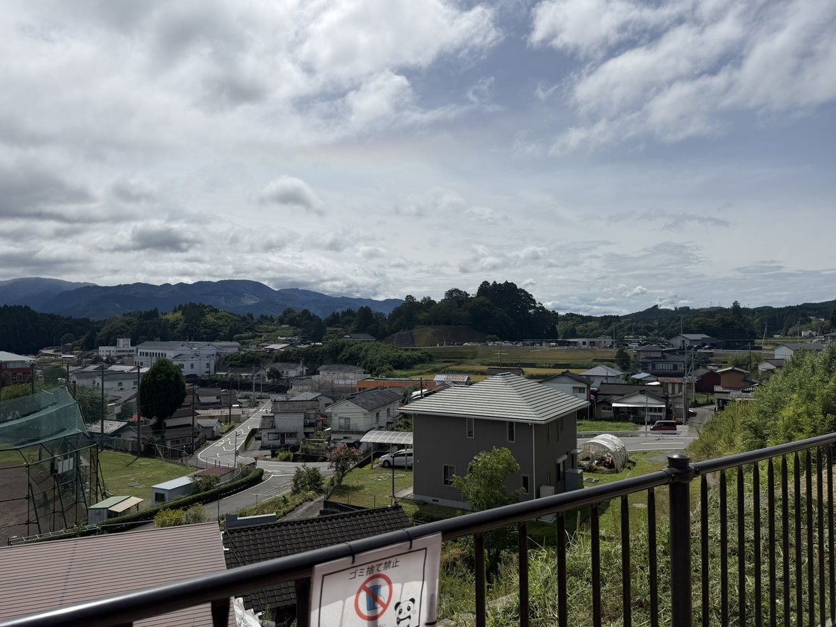 GraphCaTjrvenht's tweet photo. おはようございます。
最近、いろいろな物の値上げが取り上げられています。
逆に下がる消費税もいろいろ言われているのですが、
・健康保険料
・住民税
あがっているような気がするんだけど、いつ議論したんだろう？
こんなことをつぶやくのはダメなんだろうな～
と思いつつつぶやいています。 https://t.co/mg1gmklb6O
