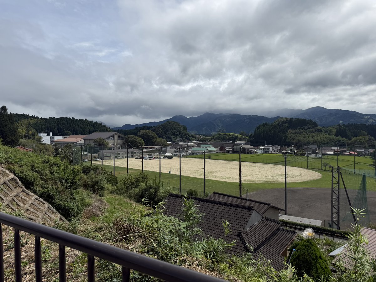 GraphCaTjrvenht's tweet photo. おはようございます。
最近、いろいろな物の値上げが取り上げられています。
逆に下がる消費税もいろいろ言われているのですが、
・健康保険料
・住民税
あがっているような気がするんだけど、いつ議論したんだろう？
こんなことをつぶやくのはダメなんだろうな～
と思いつつつぶやいています。 https://t.co/mg1gmklb6O
