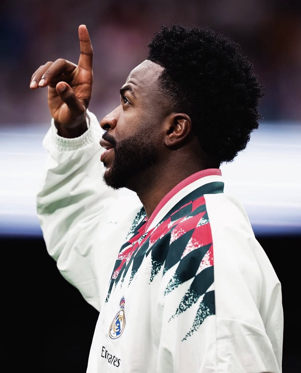 Adry___RM's tweet photo. Hay gente que se está bajando del barco de Vinicius por un mal partido.

Qué pena macho, no hay nada más bonito que apoyar a tu jugador favorito cuando está en un mal momento. Ahí se demuestra quien es un verdadero fan, en las buenas está cualquiera. Pero muy pocos han estado desde 2018 apoyándolo cuando era solo un niño…

SIGO CONFIANDO EN MI NIÑO.🤍