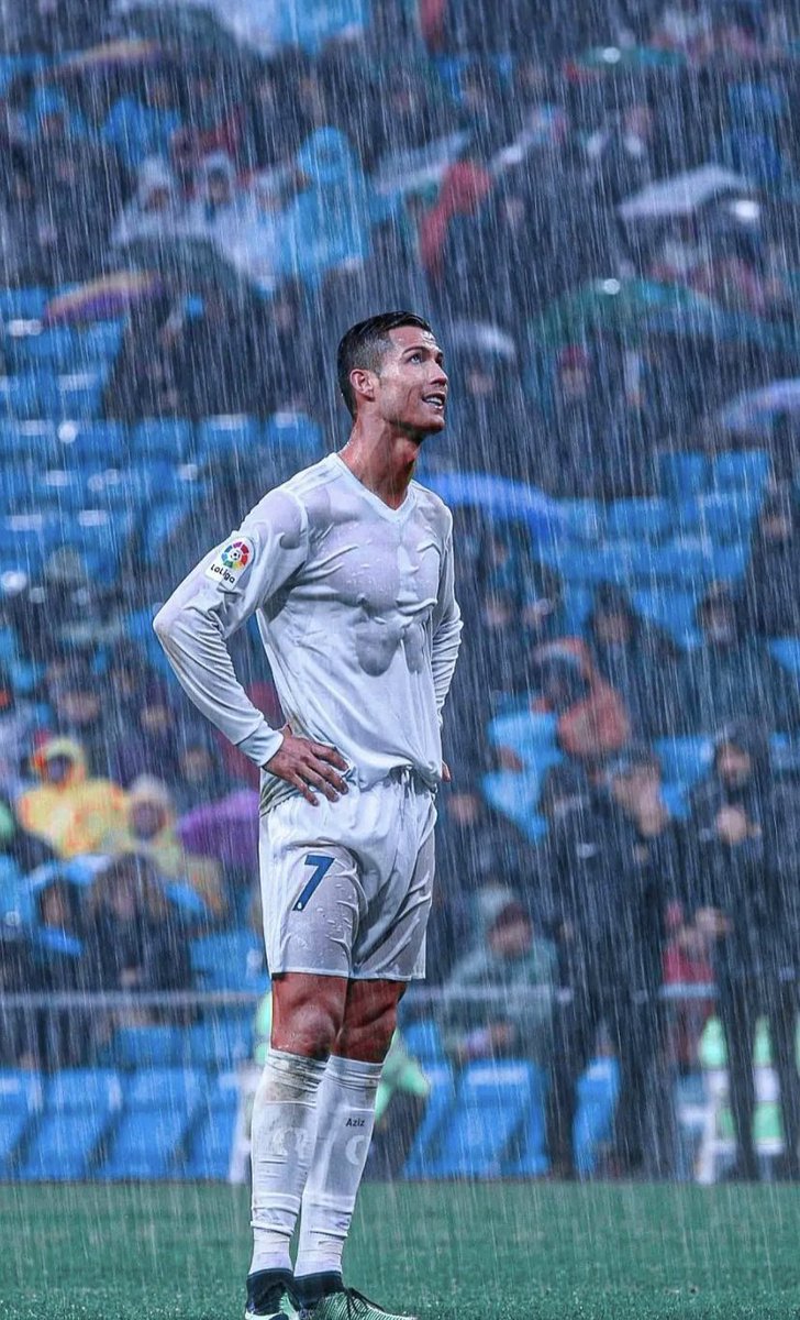 ElInmortal____'s tweet photo. He defendido a muchos jugadores del Real Madrid.

A algunos de ellos contra todo y contra todos.

Pero solo por uno de ellos moriría defendiéndolo, o incluso mataría: Cristiano Ronaldo.

Nunca nadie será igual que él. Es imposible. https://t.co/hVsO1T3WHd