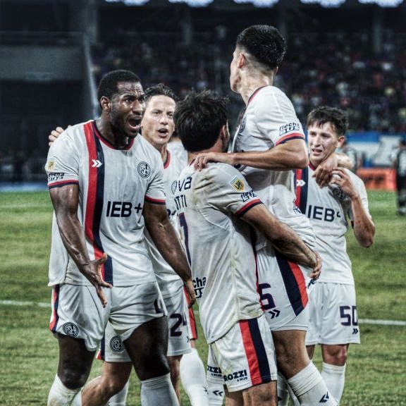 DebateSL's tweet photo. ⚠️👤 NAZARENO #ARASA SERÁ QUIEN IMPARTA JUSTICIA EL PRÓXIMO DOMINGO ENTRE #SANLORENZO Y #BOCA.

⚽️ Dirigió 14 VECES a #CASLA:

✅ 4 VICTORIAS
🟰 5 EMPATES
❌ 5 DERROTAS

Vuelve al #NuevoGasómetro luego del ROBO ALEVOSO en Santiago del Estero. 👀 https://t.co/g89iFYFfYc