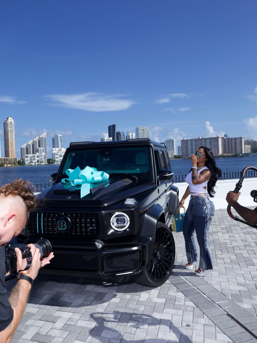 wavecheckers's tweet photo. Ari got a new car 🎁🩵 https://t.co/MxaUzf0Eet