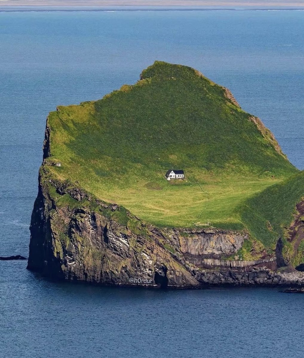 prtygal777's tweet photo. mentally im here https://t.co/KZs2C6wCWt