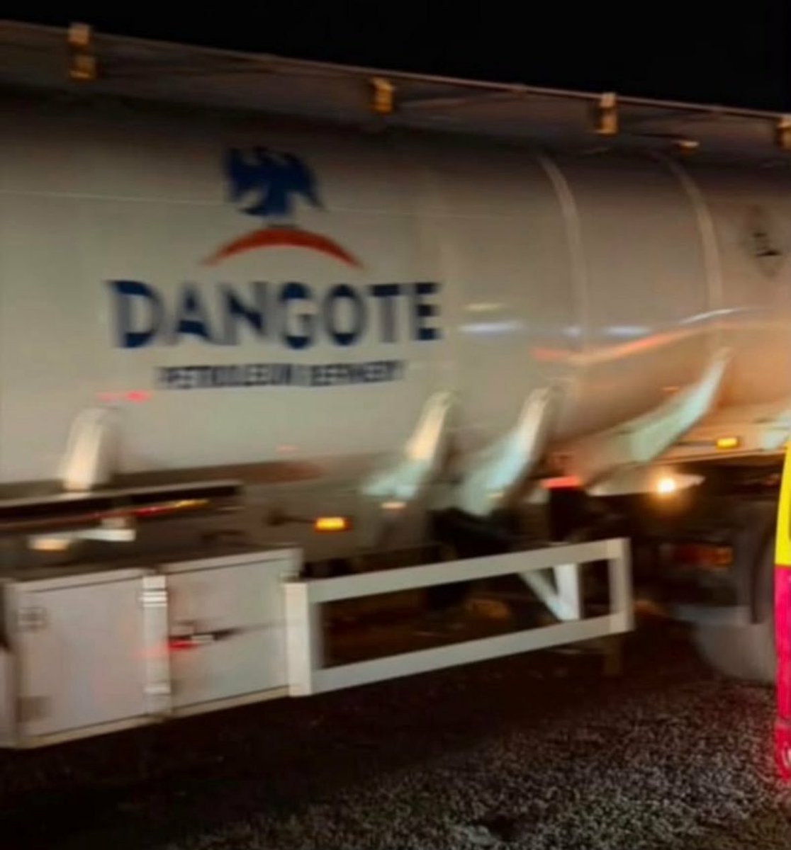 segunoyekunle_'s tweet photo. What is our tanker doing outside by this time? @AlikoDangote https://t.co/0B73fiH6AF