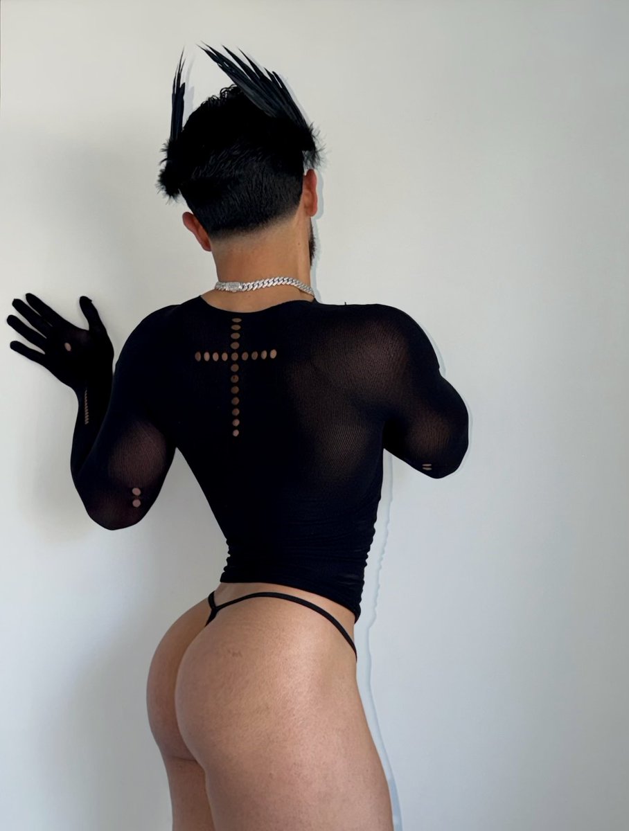 qlonpr's tweet photo. made to divinize 🖤🪽
#lux #rosalia #luxtour #divinize #miami https://t.co/Ak0v67tuL4