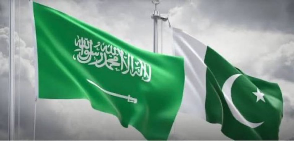 LegiMian's tweet photo. نہ رئیس ہوں نہ امیر ہوں
نہ بادشاہ ہوں نہ وزیر ہوں
درِ مصطفیٰ ﷺ ہے میری سلطنت
میں اُسی سلطنت کا فقیر ہوں
#PakistaniStandsWithSaudi https://t.co/faYeDdjkQw