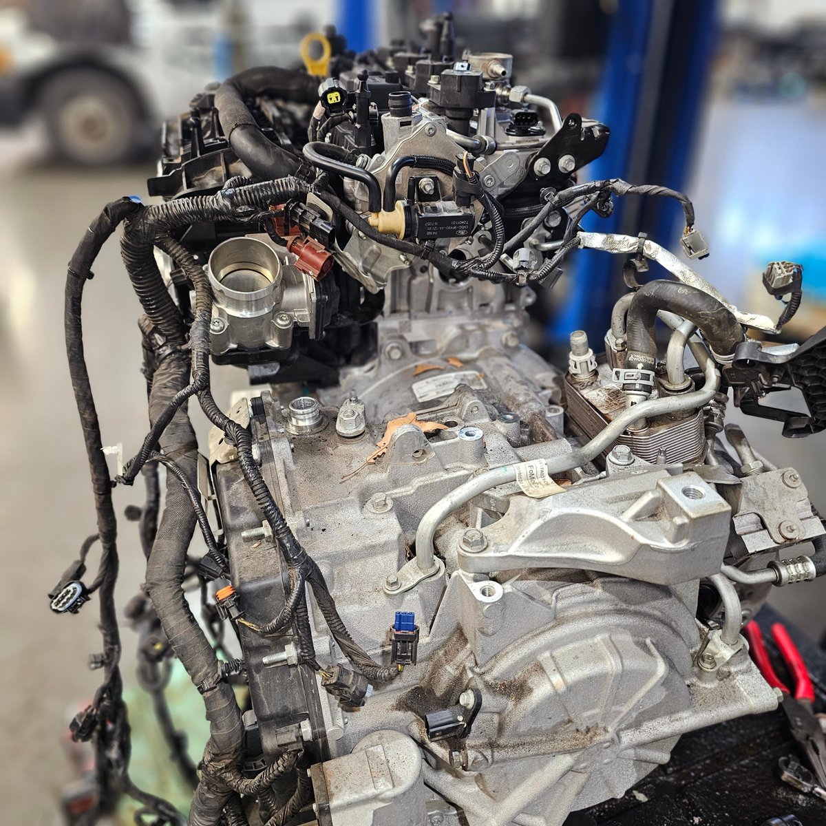 RCAutoBA's tweet photo. It's not an easy job taking this bad boy out of the vehicle. Leave it to the professionals! #Mechanic #Tulsa #Oklahoma https://t.co/A20G6bQX4P