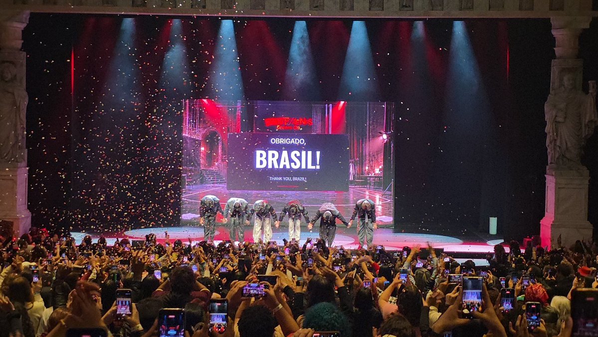 firstinzz's tweet photo. E AMAMOS O ELENCO DE ONLY FRIENDS! Estávamos muito felizes com a presença de vocês no Brasil e por todo o carinho com os fãs. Obrigada por esse momento tão especial!
CONVIDADOS A VOLTAREM DE NOVO! 
@besevboom @tnbau1 
@wixxiws @Earth_Pirapat 
@Josswayar @gawincaskey #OnlyFriends2 https://t.co/yucTYdQXSc