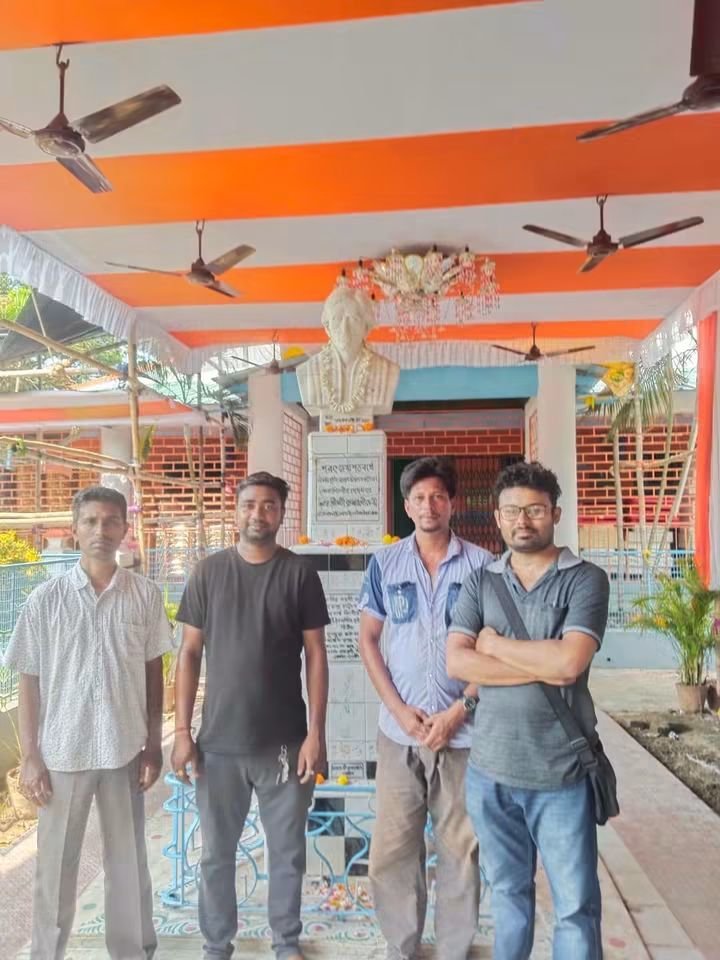 GargaC's tweet photo. বাংলা পক্ষর হুগলী জেলার সহযোদ্ধাদের উদ্যোগে কথাশিল্পী শরৎ চন্দ্র চট্টোপাধ্যায়ের জন্মদিন পালন হল ওনার জন্মভিটে হুগলীর দেবানন্দপুরে।
সাথে বাঁশবেড়িয়াতেও তাঁর মূর্তিতে শ্রদ্ধা জানানো হল।
বাংলা ভাষা- সাহিত্যের জয় হোক।
জয় বাংলা https://t.co/dX1dAqrsiS