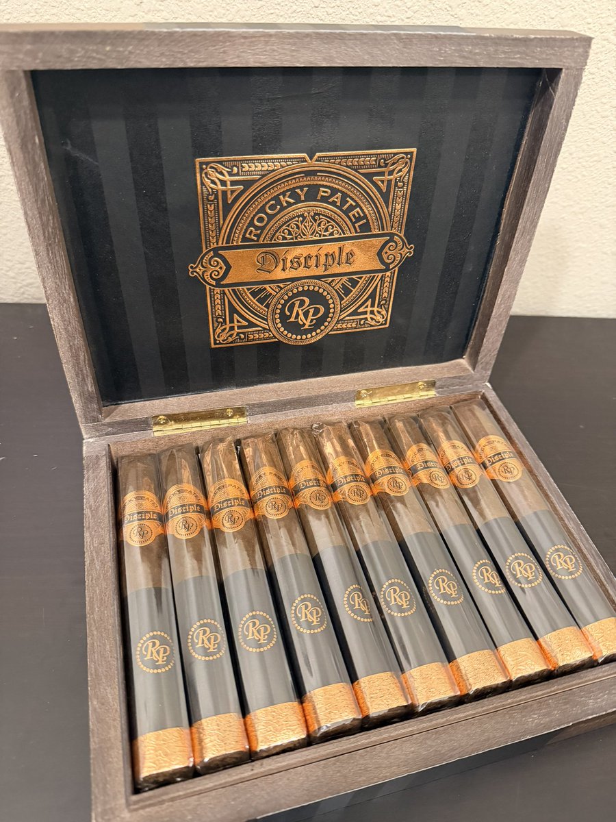 CigarDojo's tweet photo. It’s always fun cracking open a fresh box. https://t.co/900CEeGVg3
