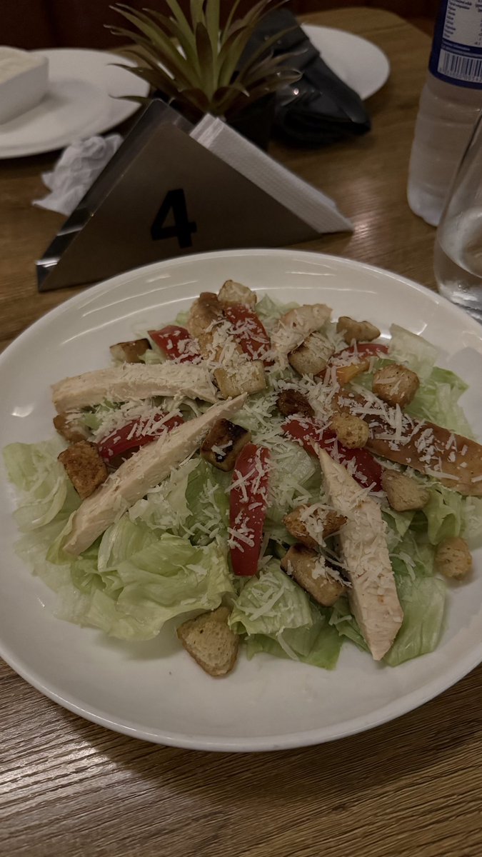 thefitfoodie_a's tweet photo. POV: You’re crazy about Caesar Salads. 🥹 https://t.co/VhuBS0PaQV