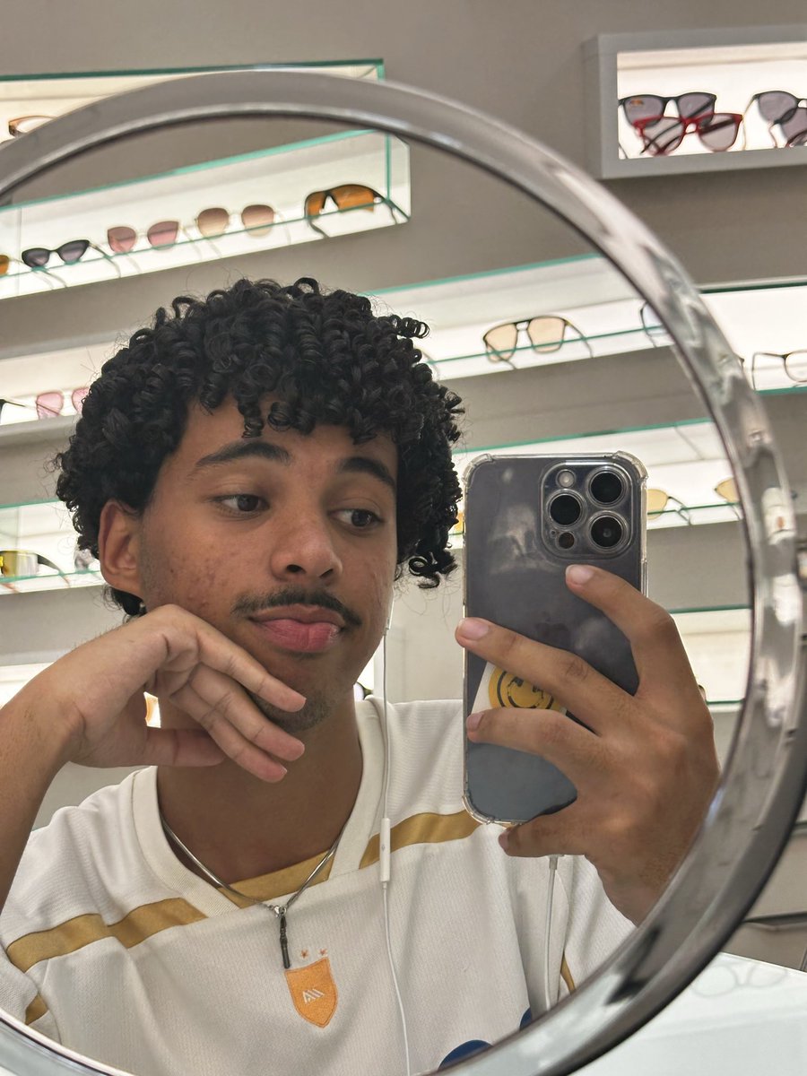 davilemos077's tweet photo. Cortei o cabelo gostaram? 💇🏽‍♂️
#myhair #cachos https://t.co/MODs4LHK9w