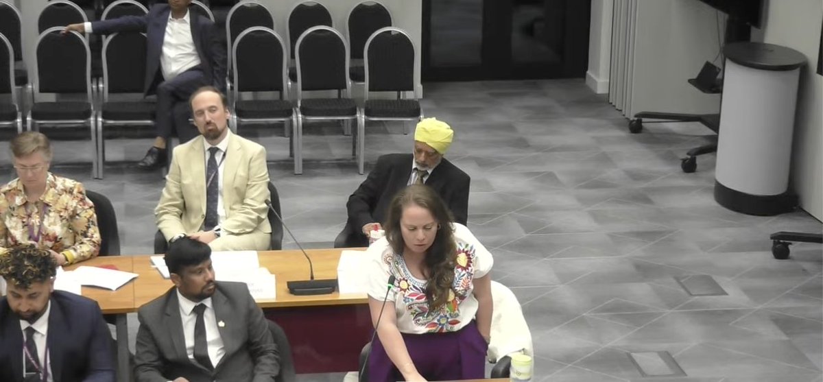 ConservativeLBH's tweet photo. 🗣️We have spent a huge amount of time in this chamber discussing the need to write a letter"

 "The thing I struggle with is devolution just means additional taxation"

– @GabriellaSGG  on Hounslow Labour's decision to ask for a vote tonight on sending Andy Burnham a letter on devolution