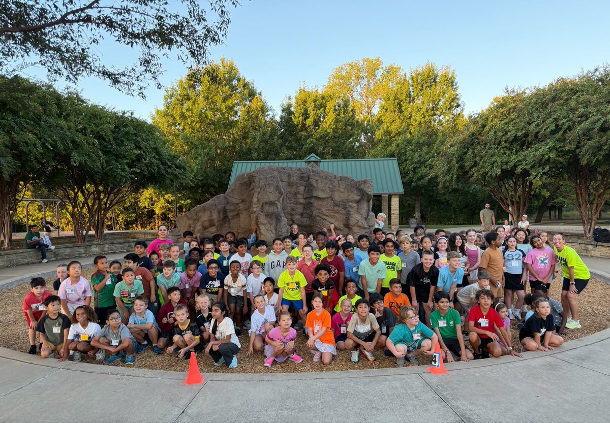 kellidsmith's tweet photo. We had a great turnout for @BakerElem Mileage Club today! Kids were eager to get started! We’ve got 173 signed up so it’s going to be a great year! https://t.co/qfxRoyfhRO