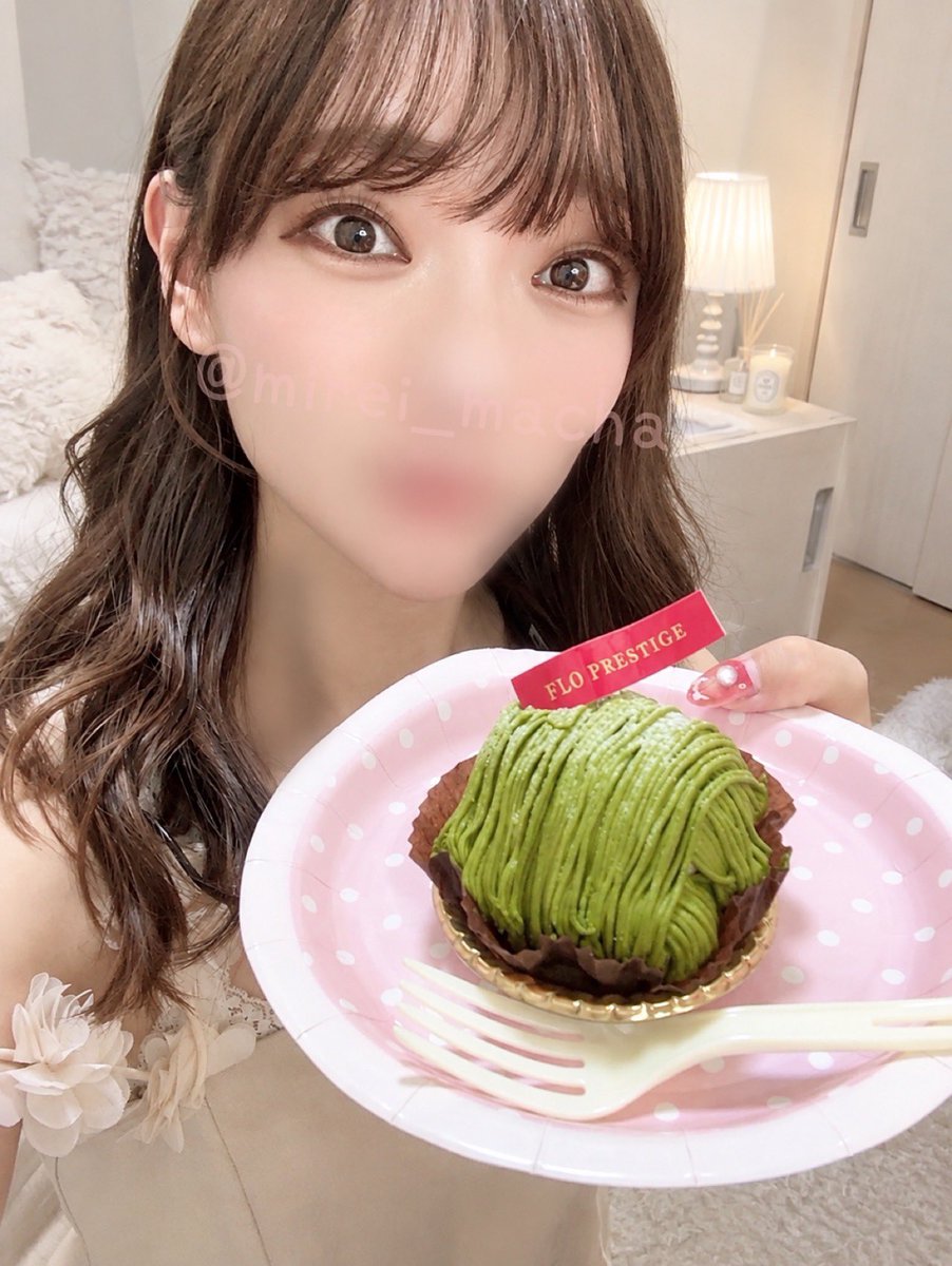 mirei_macha's tweet photo. だんだん誕生日が子どもの頃みたいに喜べなくなってきちゃったけど、やっぱり人からお祝いしてもらうと、それはそれで素直に嬉しい気持ちになる🎂🫶🏻 https://t.co/JTIorQlnKq