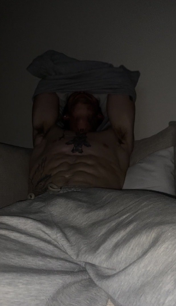 SearphOnEarth's tweet photo. Fuck u, makes u horny☺️ https://t.co/Bc4cmMSYhG