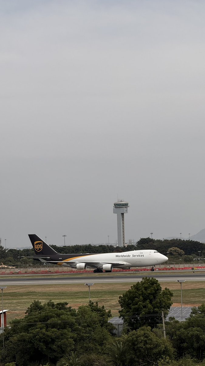 peelidM's tweet photo. Giant taxing at #BLRAirport https://t.co/1TCOQEo3EH