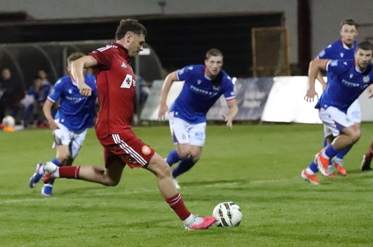 wjpirwin's tweet photo. cool calm job done Portadown 1-1 Linfield https://t.co/z4HSOk8j4k