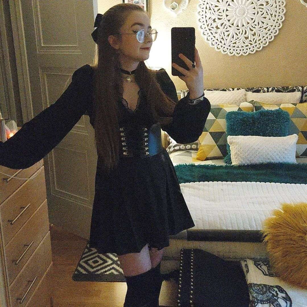 g0onbi's tweet photo. cucks cute irl emma. she needs cum on those glasses
#cute #irl #submission #cuck #glasses #tits https://t.co/zNZPiDCwYW