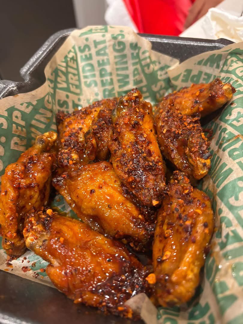PoohDaManz's tweet photo. Why My Wings Don’t Never Look Like This 🤣 @wingstop https://t.co/pj6t3GojT7