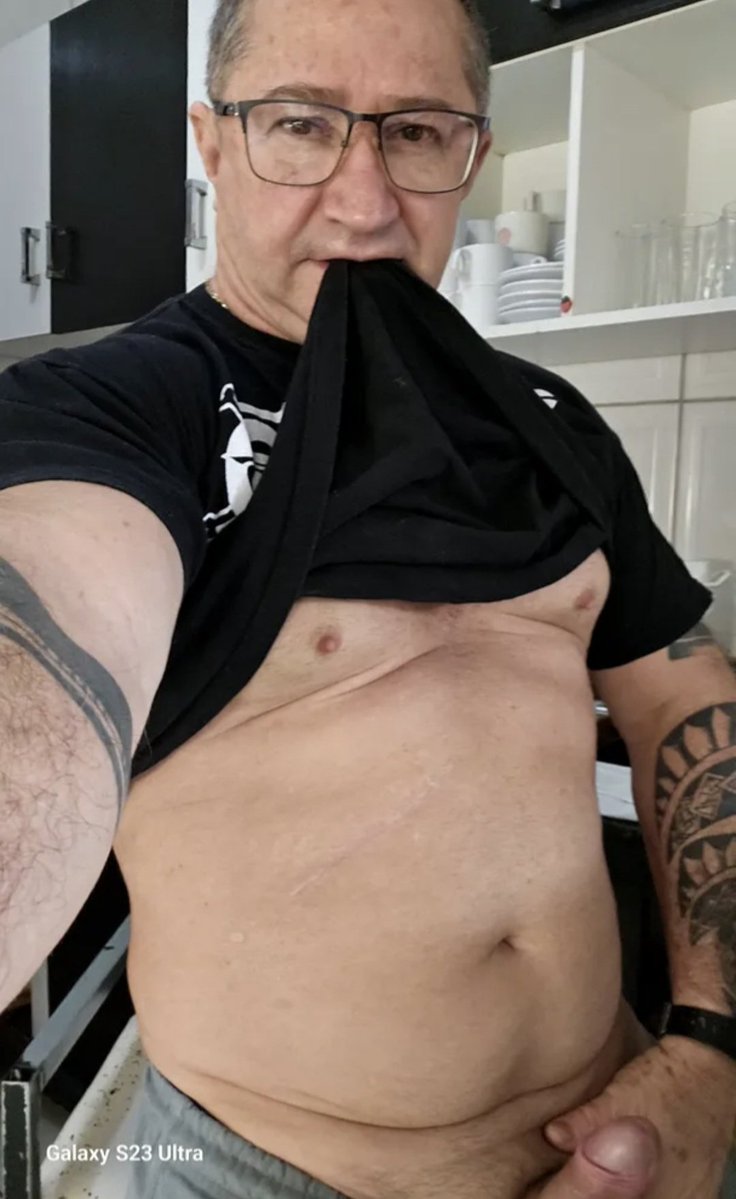 coroasdoinsta's tweet photo. Tatuado do pau grosso 🍆😋 https://t.co/cUtpnPPllu
