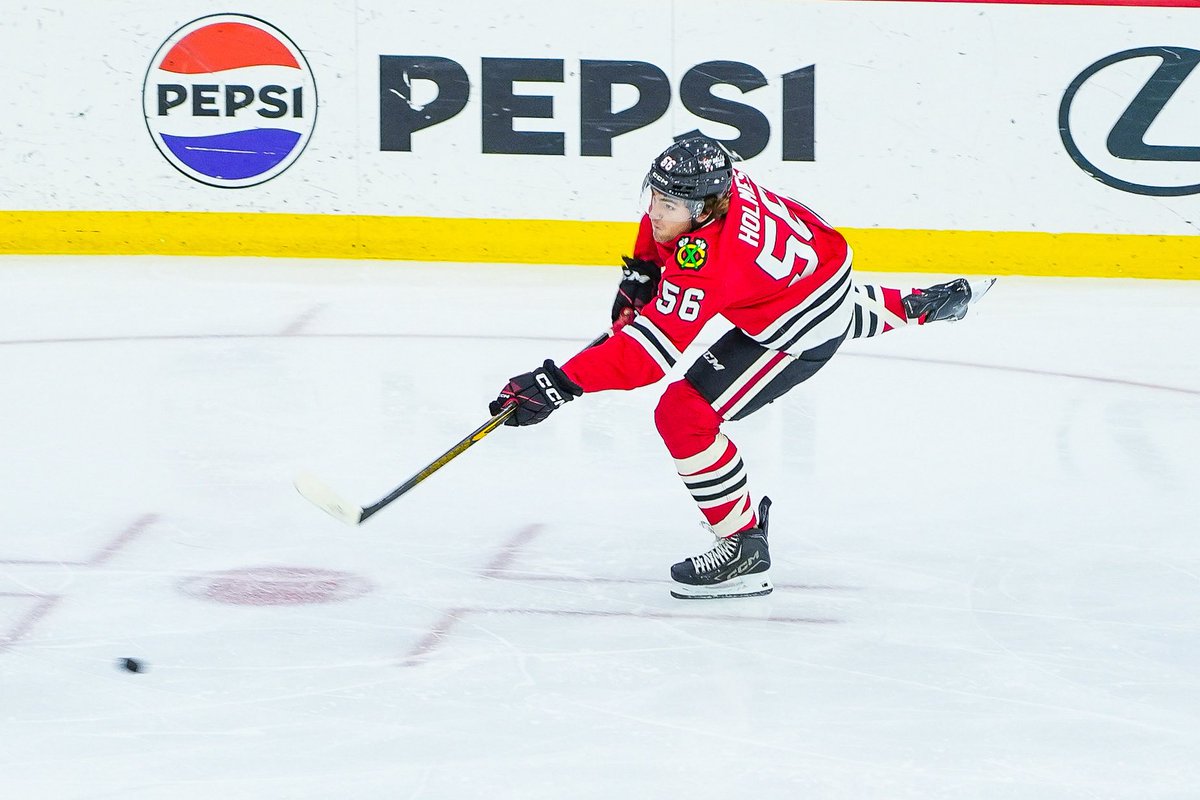 NHLBlackhawks's tweet photo. the shot                                                  the celly https://t.co/0WJ7iricrM